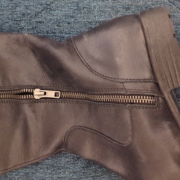 Ladies BORn Boots NWT wide calf leather upper - Picture 5 of 8